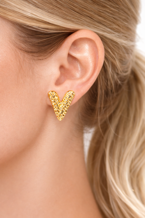 V earring