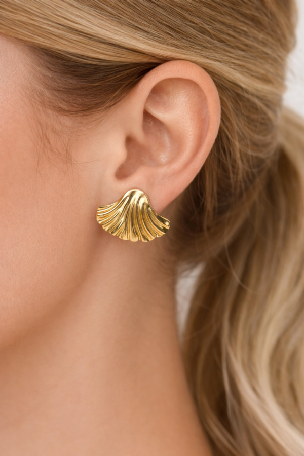 Shell earring