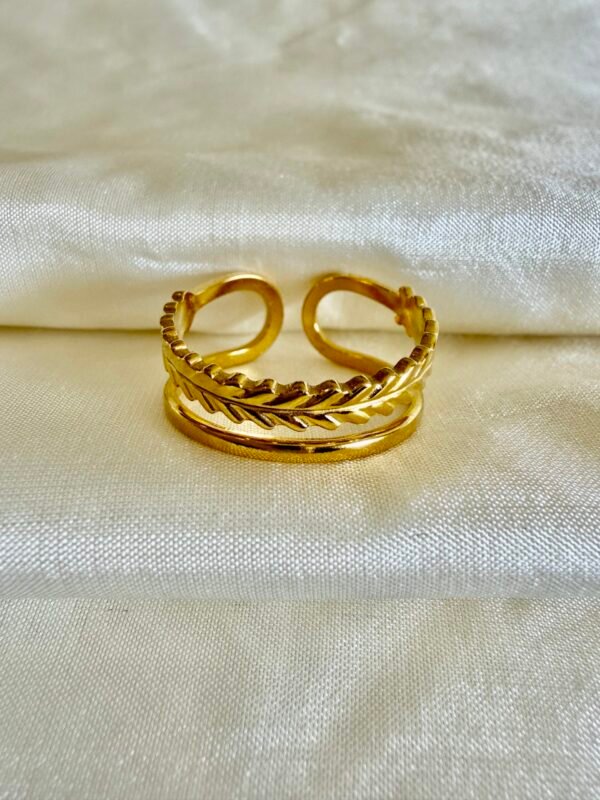 Layered pattern ring