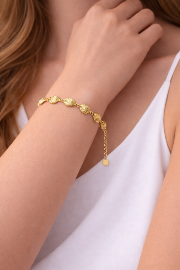 Puffed shell bracelet