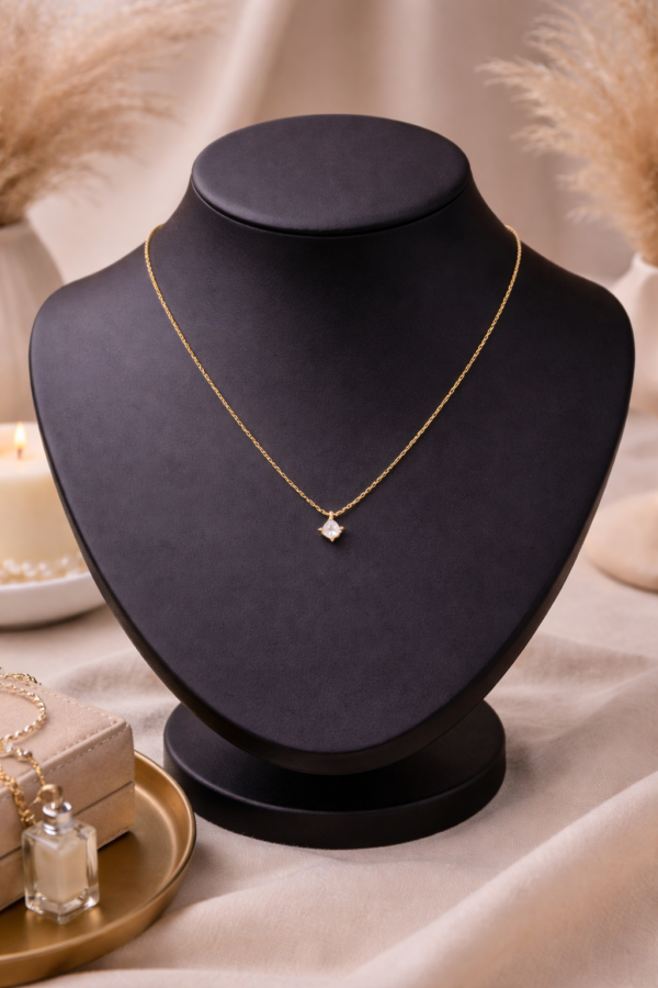 Elegant diamond pendant