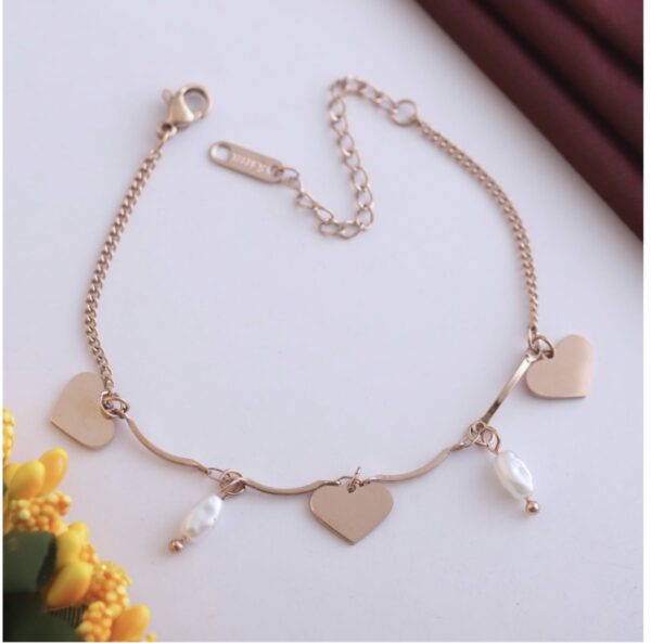 Heart and pearl bracelet