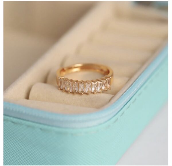 Elegant ring